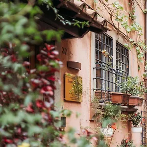 Domus Tiberina ** Rom