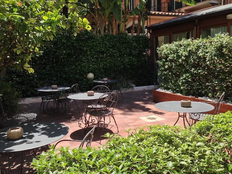 Hotel Select Garden Rom 3*,